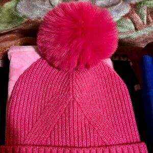 Preowned Like New Pink beanie Vince Camuto one size 🧸❄️